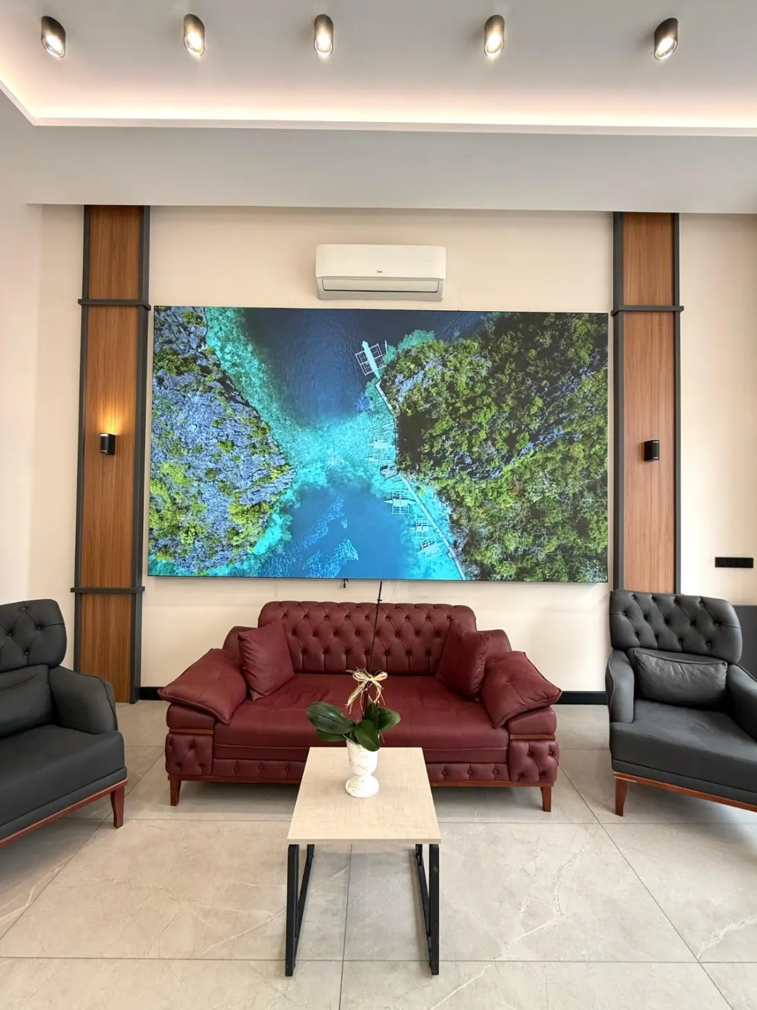 Isdenbul Clinic — Welcoming Lobby