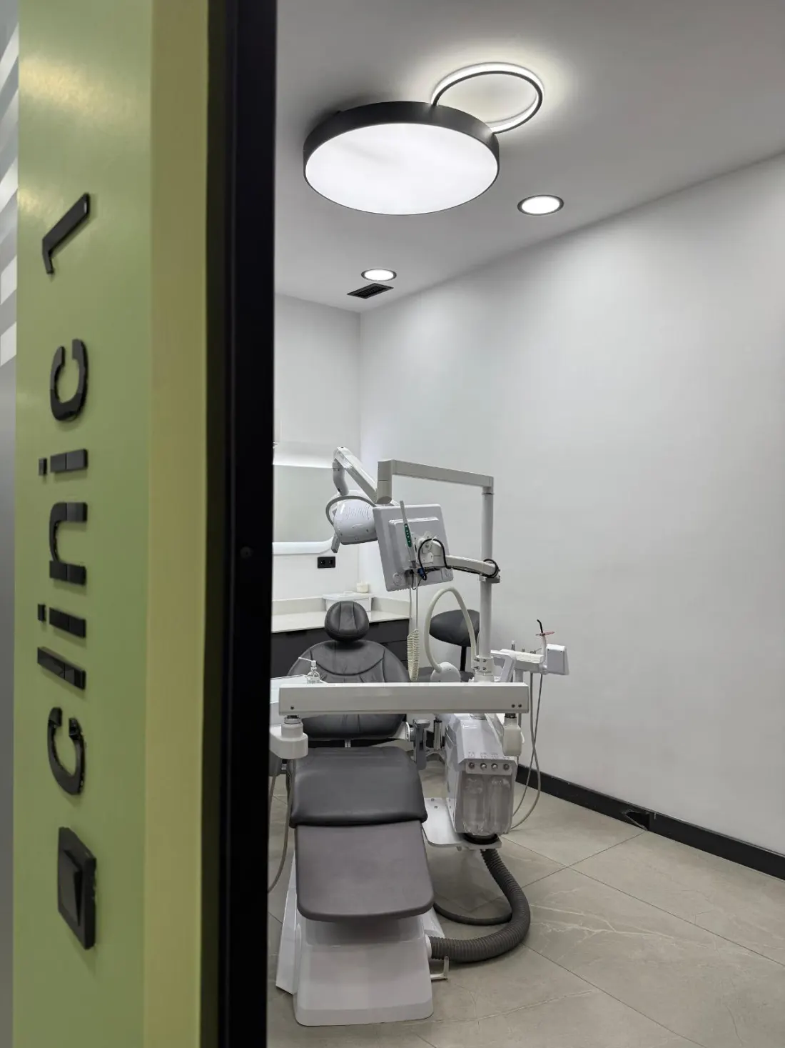 Isdenbul Clinic — Treatment Room 1